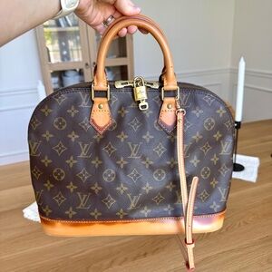 ✅AUTHENTIC✅LOUIS VUITTON ALMA PM